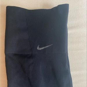 Nike Dry-Fit Seamless, Patterned Black Leggings
